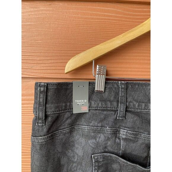 Torrid Bombshell Flare Super Soft Jeans Women’s Size 28 Reg Black Floral - Picture 10 of 15